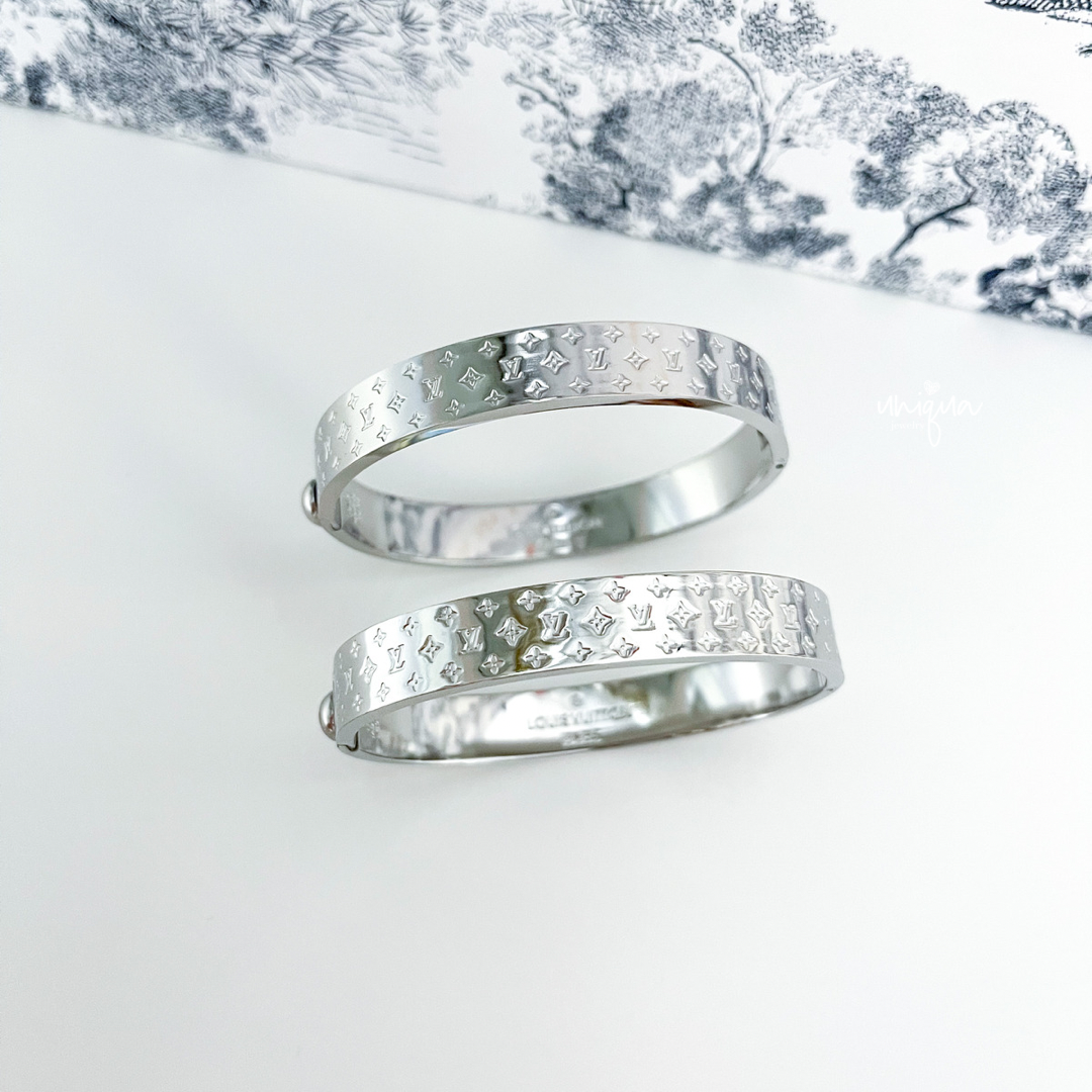 Shop Louis Vuitton Unisex Silver Bridal Logo Bracelets (M8115Z